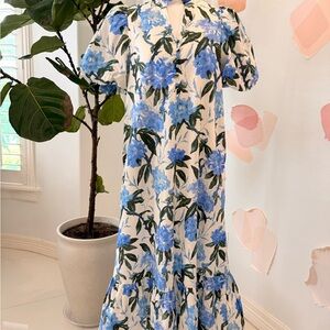 entro Blue Floral Puff-Sleeve Maxi Dress on Cream